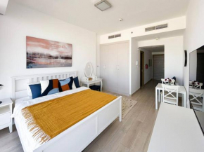Bloom Studio in JVC - King Bed, Massive Pools, Indoor Parking